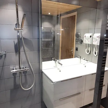 Renove, Proche Pistes, Balcon, 3 Chambres, Parking, Wifi Inclus - Fr-1-598-132 *